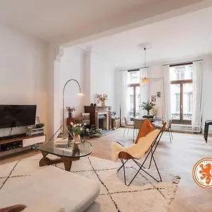  Appartement Traditional Chic, High Ceilings' Aircos And Garage